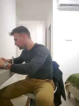 mrlyuis online show from December 2025 04:55:02 PM