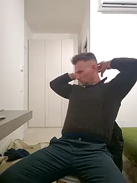 Snapshot of mrlyuis chatting on December 2025 08:10:02 PM mrlyuis online show from December 2025 08:10:02 PM