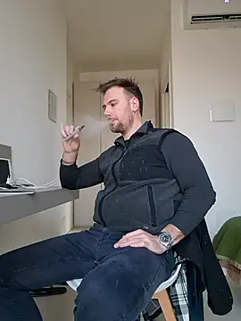 mrlyuis online show from February 2026 04:07:02 PM