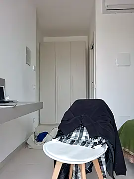 mrlyuis online show from February 2026 01:11:02 PM