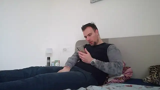 mrlyuis online show from February 2026 01:41:02 PM