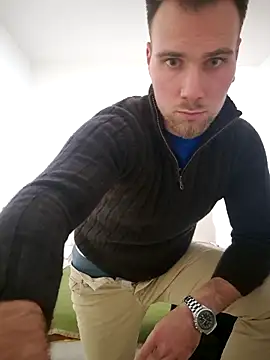 Snapshot of mrlyuis chatting on November 2025 09:48:02 PM mrlyuis online show from November 2025 09:48:02 PM