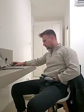 Snapshot of mrlyuis chatting on December 2025 05:19:01 PM mrlyuis online show from December 2025 05:19:01 PM