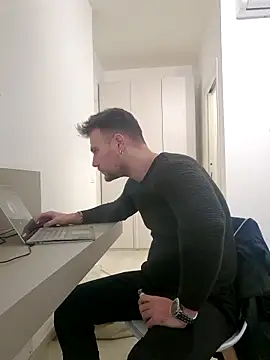 mrlyuis online show from December 2025 03:16:02 PM