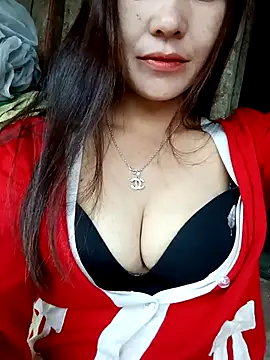 Snapshot of TinTim02 chatting on November 2025 10:05:02 AM TinTim02 online show from November 2025 10:05:02 AM