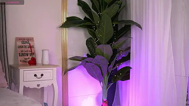 RebeccaRese online show from April 2026 09:05:01 AM