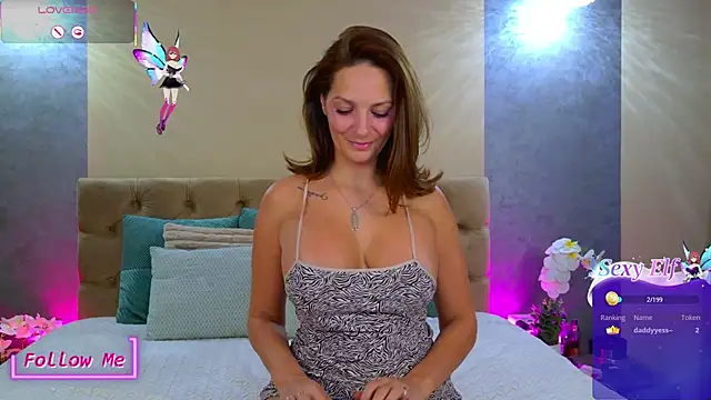 LaraQ online show from January 2026 05:52:02 PM