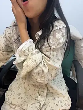 Snapshot of bunny_b4nny chatting on December 2025 03:00:01 PM bunny b4nny online show from December 2025 03:00:01 PM