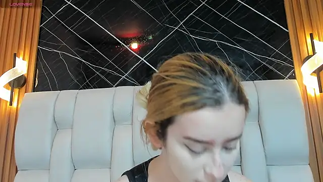 kristal joi dl online show from November 2025 01:14:02 PM