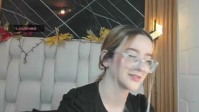 kristal joi dl online show from December 2025 01:06:01 PM