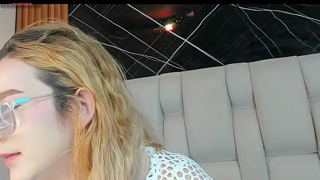 kristal joi dl online show from November 2025 12:20:01 PM