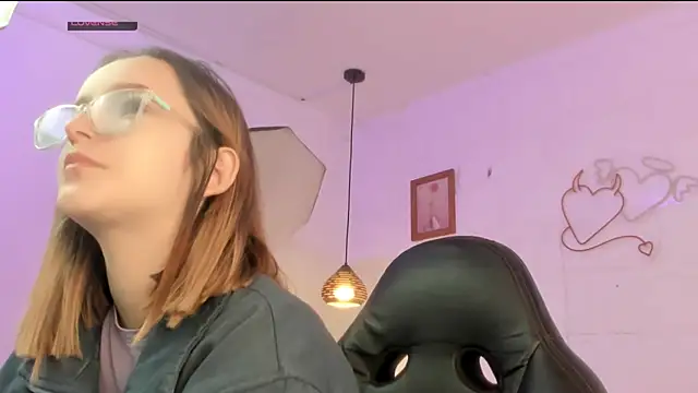 kristal joi dl online show from October 2025 01:23:01 PM
