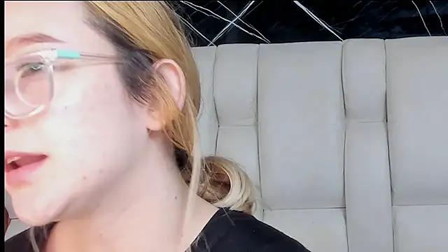 kristal joi dl online show from November 2025 01:15:02 AM