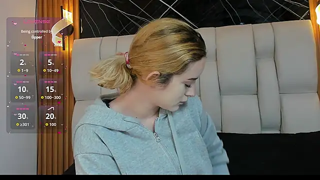 kristal joi dl online show from November 2025 01:37:01 PM