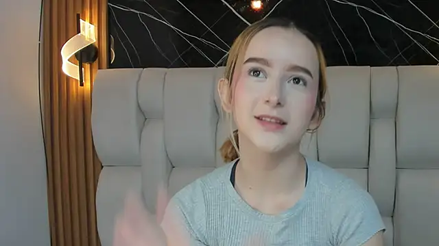 kristal joi dl online show from December 2025 11:42:02 AM