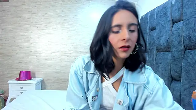 MiaAmore  online show from November 2025 08:31:01 PM