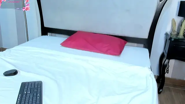 Snapshot of MiaAmore_ chatting on October 2025 08:10:02 PM MiaAmore  online show from October 2025 08:10:02 PM