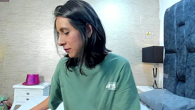 MiaAmore  online show from November 2025 03:56:02 PM