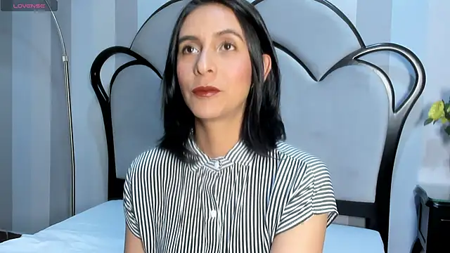 Snapshot of MiaAmore_ chatting on October 2025 07:37:02 PM MiaAmore  online show from October 2025 07:37:02 PM