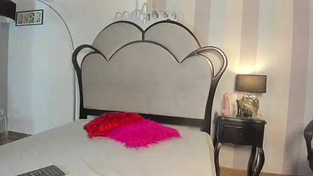 MiaAmore  online show from April 2026 05:52:01 PM