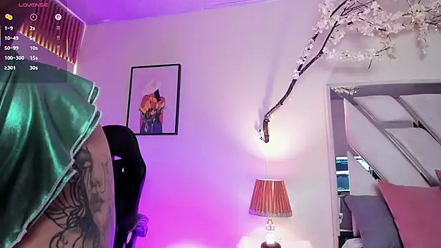 Snapshot of emy_williams chatting on November 2025 08:08:01 PM emy williams online show from November 2025 08:08:01 PM