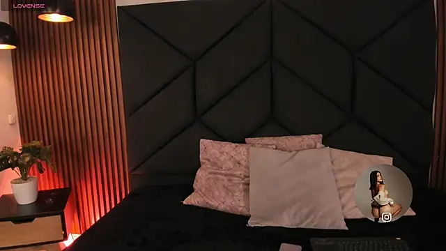 Snapshot of SophieCollins_1 chatting on October 2025 11:42:02 AM SophieCollins 1 online show from October 2025 11:42:02 AM