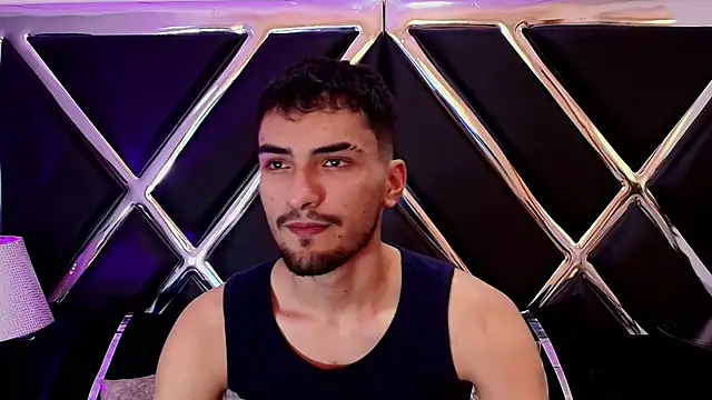 AlekRuizx online show from October 2025 03:40:02 AM