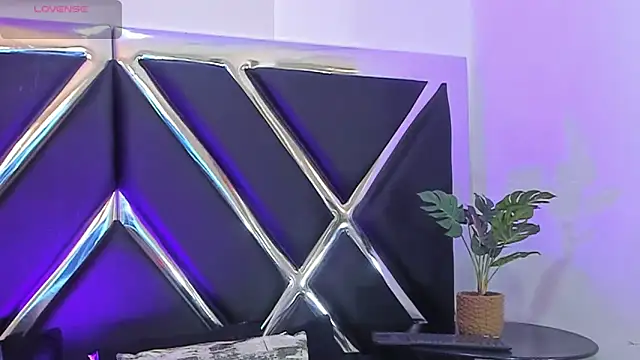 AlekRuizx online show from September 2025 05:53:02 PM