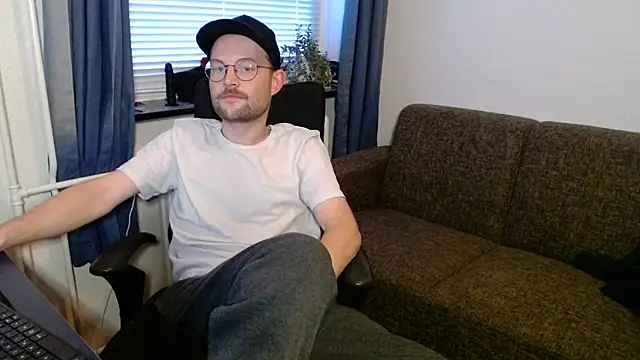 Snapshot of ChefDeLust chatting on November 2025 03:06:02 PM ChefDeLust online show from November 2025 03:06:02 PM