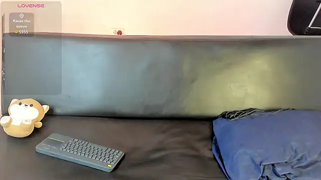 zarek lux online show from March 2026 01:23:02 PM