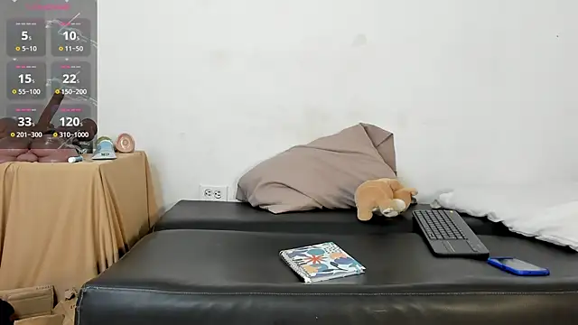 zarek lux online show from November 2025 03:01:02 PM