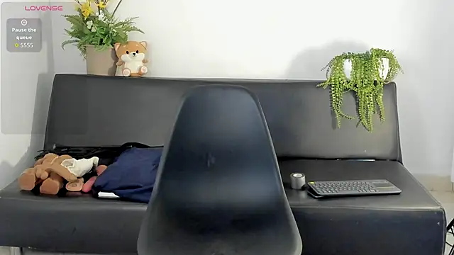 zarek lux online show from April 2026 02:36:02 PM