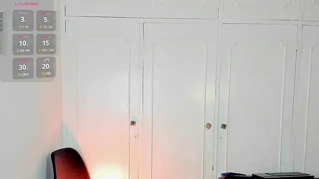 zarek lux online show from January 2026 01:06:02 PM