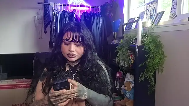 chicanachic13 online show from May 2026 09:36:02 PM