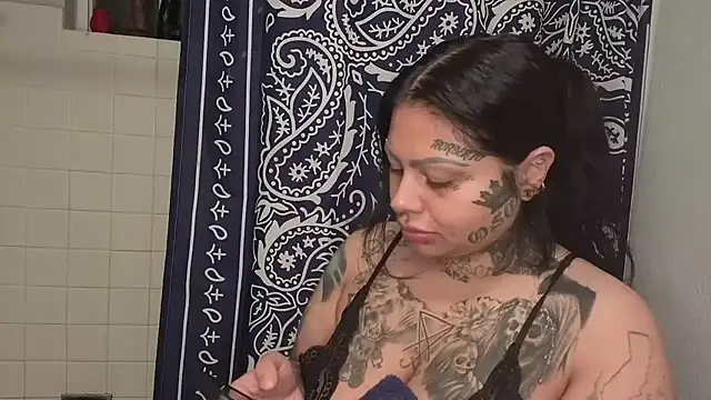 chicanachic13 online show from January 2026 01:34:01 AM