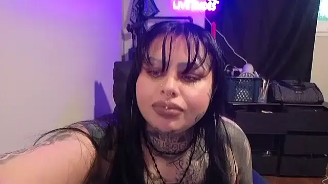 chicanachic13 online show from April 2026 02:35:02 AM