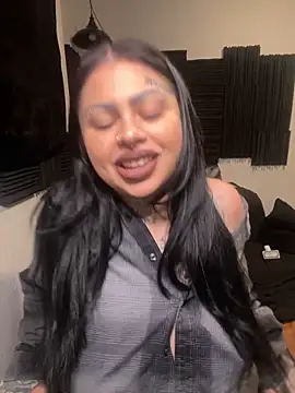 chicanachic13 online show from October 2025 05:31:01 AM