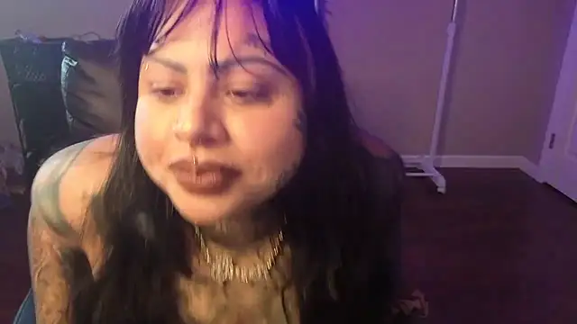 chicanachic13 online show from May 2026 10:11:02 PM