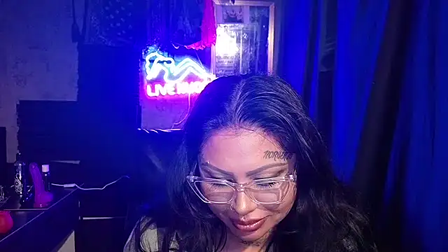 chicanachic13 online show from December 2025 12:02:01 AM