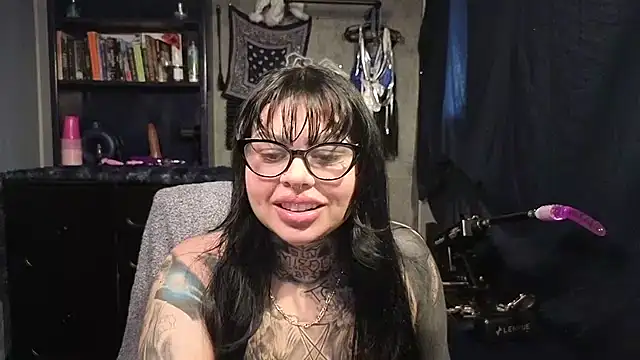 chicanachic13 online show from March 2026 08:32:01 PM