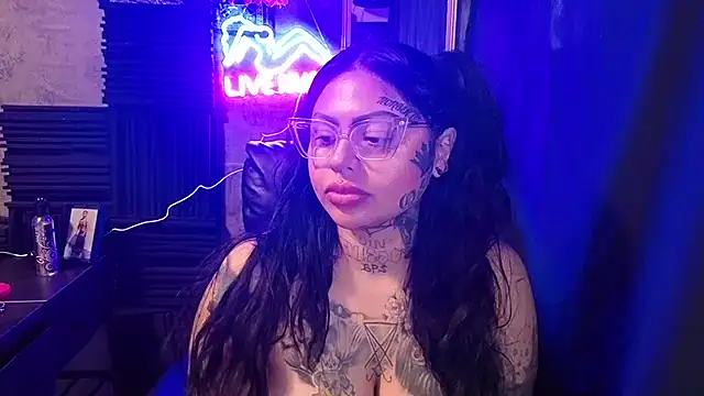 chicanachic13 online show from December 2025 09:54:02 PM