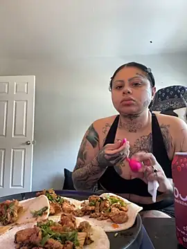 chicanachic13 online show from September 2025 11:04:02 PM
