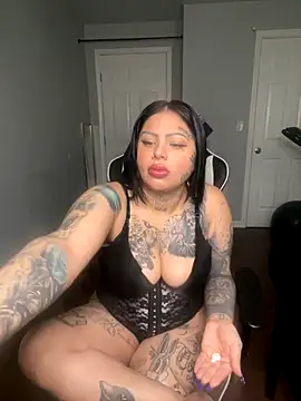 chicanachic13 online show from October 2025 11:16:01 PM