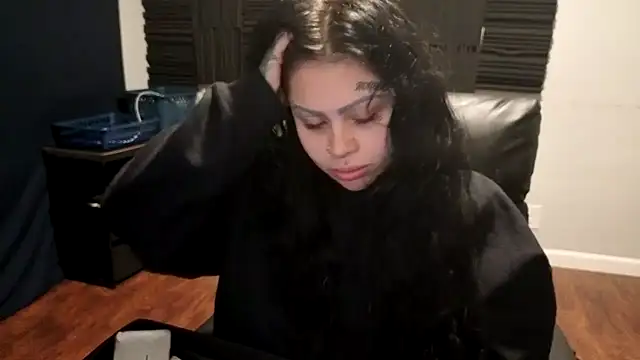 chicanachic13 online show from November 2025 05:32:02 AM