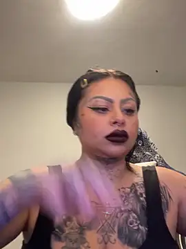 chicanachic13 online show from September 2025 02:43:02 AM