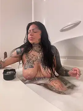 chicanachic13 online show from April 2026 10:43:02 AM