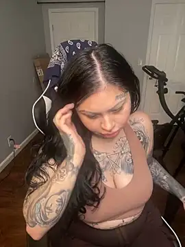 chicanachic13 online show from October 2025 11:06:01 PM