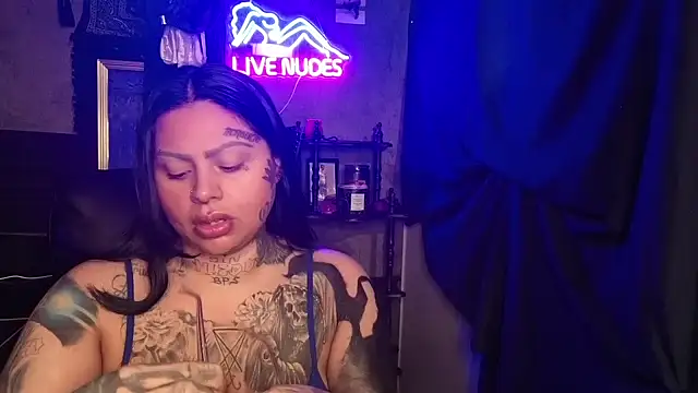 chicanachic13 online show from February 2026 01:02:02 AM