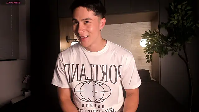 AustinJones  online show from April 2026 04:32:01 PM