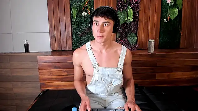 AustinJones  online show from February 2026 07:12:01 PM